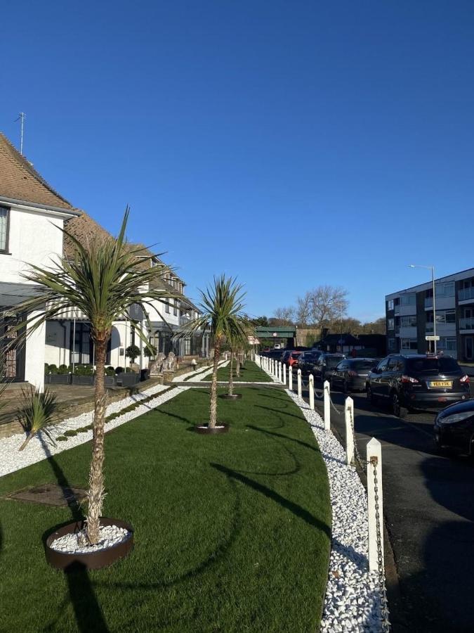 The Relais Cooden Beach And Spa Bexhill-on-Sea Esterno foto